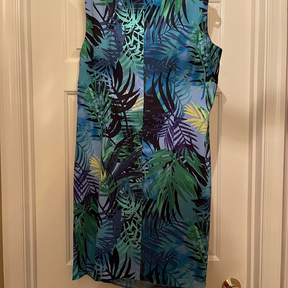 Connected 16W dress with keyhole - Picture 2 of 5